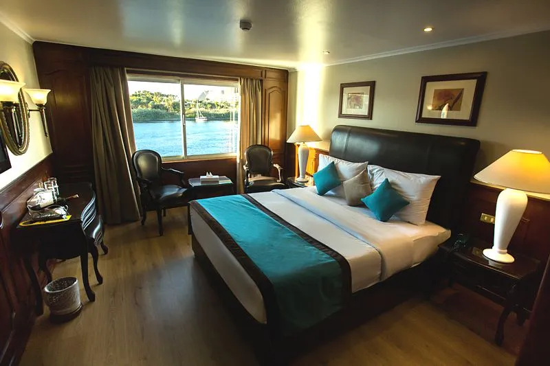 LA Sara Nile Cruise with Nilo Cruise 5