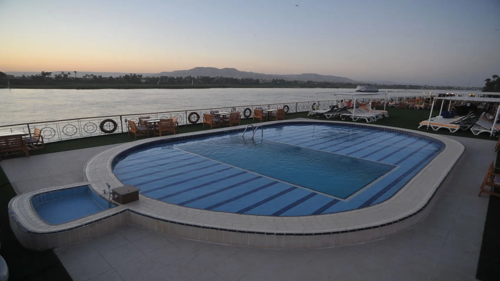 Royal Esadora Nile Cruise with nilo cruise 10